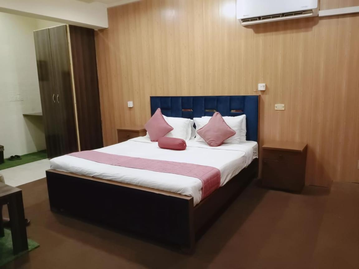Westin Suites Lahore Bilik gambar